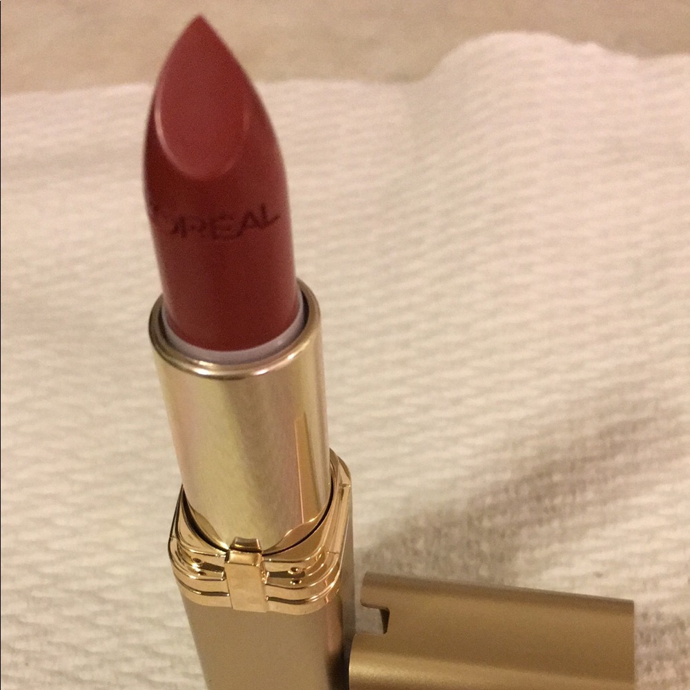 L’Oreal  Color Riche Lipstick Cinnamon Toast - Picture 5 of 5